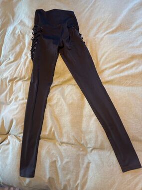 Mika yoga Victoria  Lace-Up High-Waist Leggings